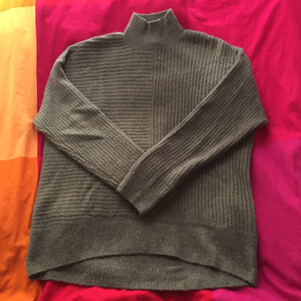 Women’s H&M Olive Green Mockneck Sweater, Small